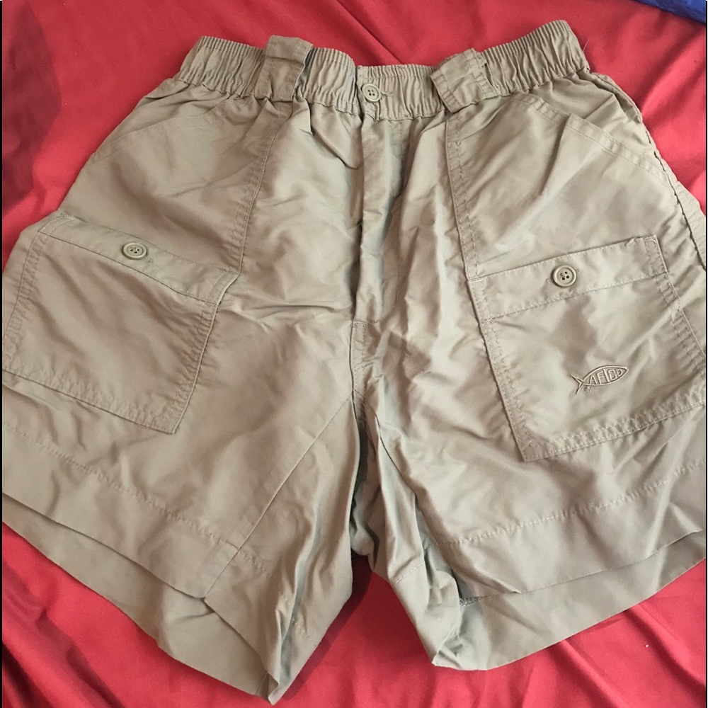 Men’s Khaki AFTCO shorts // size 30